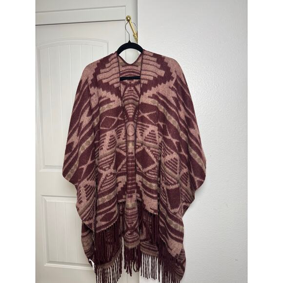 Pendleton 100% Wool Shawl w Fringe in Beautiful Burgundy Pattern. Offers Welcome - Picture 4 of 5